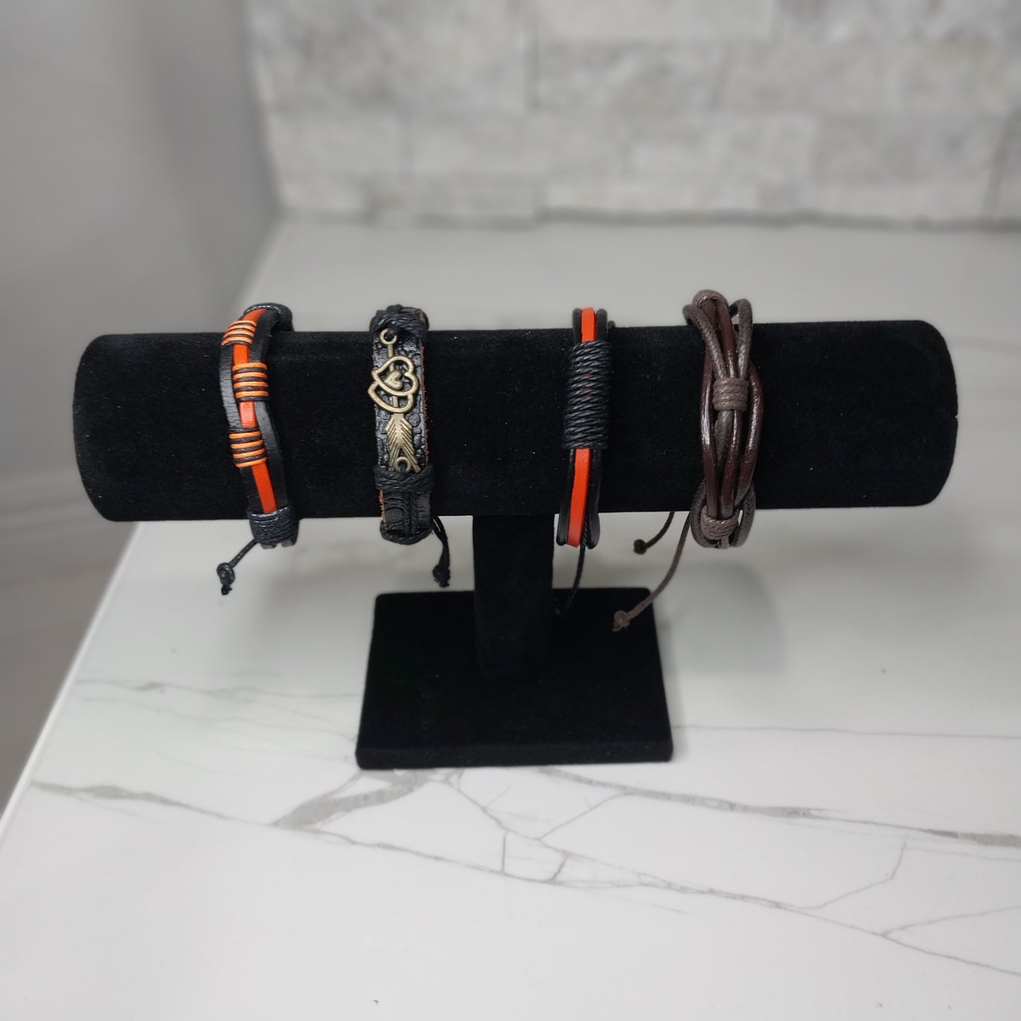 Leather Bracelets for Men or Women 4 Pieces Set Pulseras para hombres o Mujeres BR0012-4