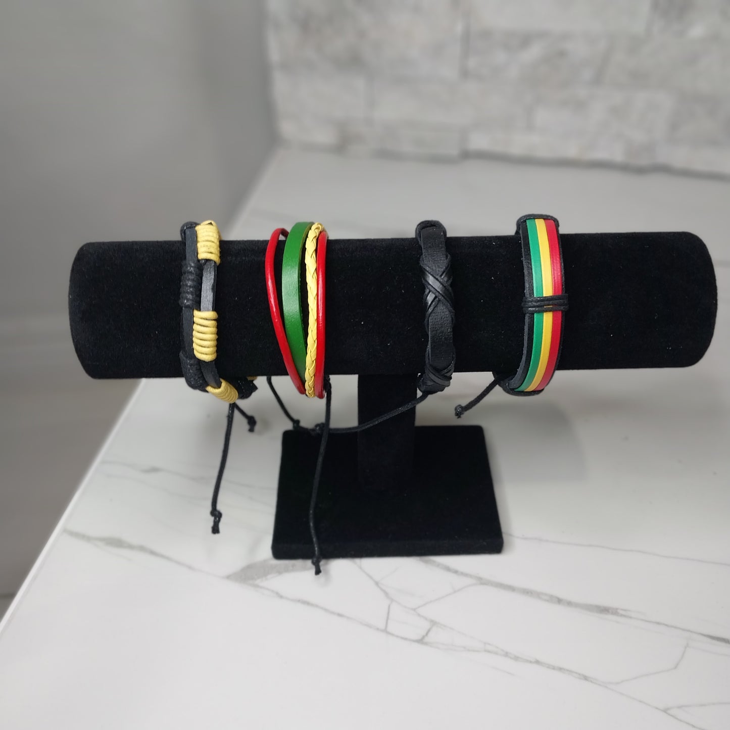 Leather Bracelets for Men or Women 4 Pieces Set Pulseras para hombres o Mujeres BR0019-4