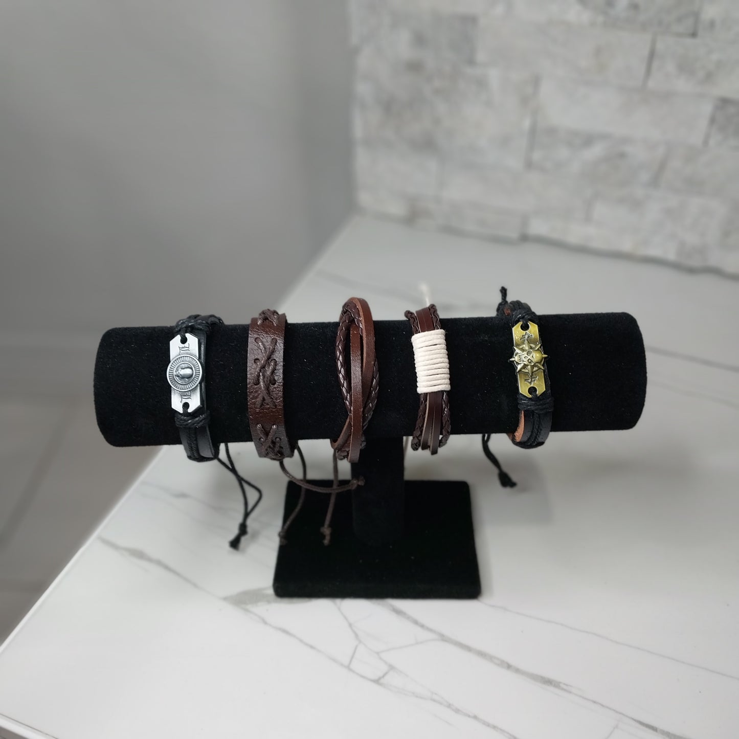 Leather Bracelets for Men or Women 5 Pieces Set Pulseras para hombres o Mujeres Set BR0039-5