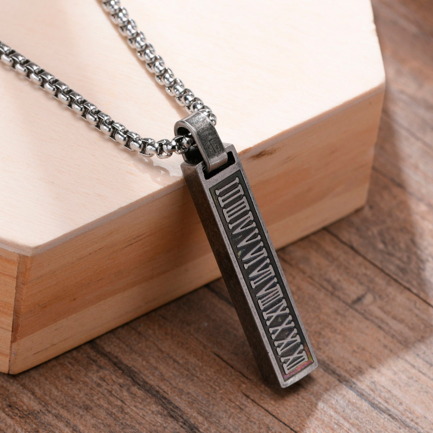 Pendiente y Collar para Hombre Stylish Roman Numerals Bar Necklaces for Men, Rock Punk Stainless Steel Vertical Tag Pendant Jewelry, Free Box Chain 24"