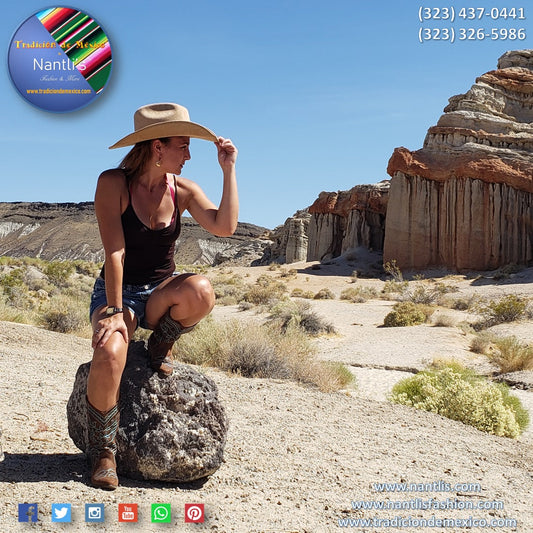 Sombreros y Botas Vaqueras - Tradicion de Mexico