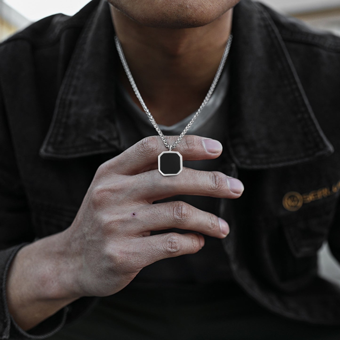 Pendiente y Collar para Hombre Geometric Square Necklaces for Men on neck theme photo silver color with black