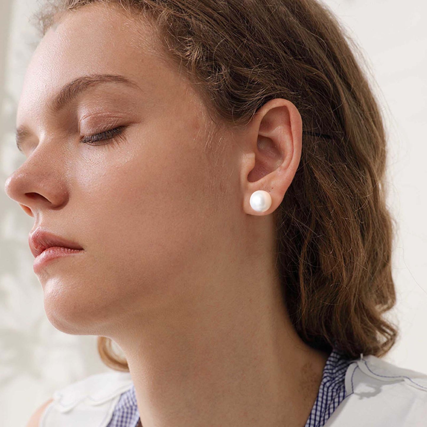 Aretes para mujeres 10mm Simulated Pearl Earrings for Women en oreja