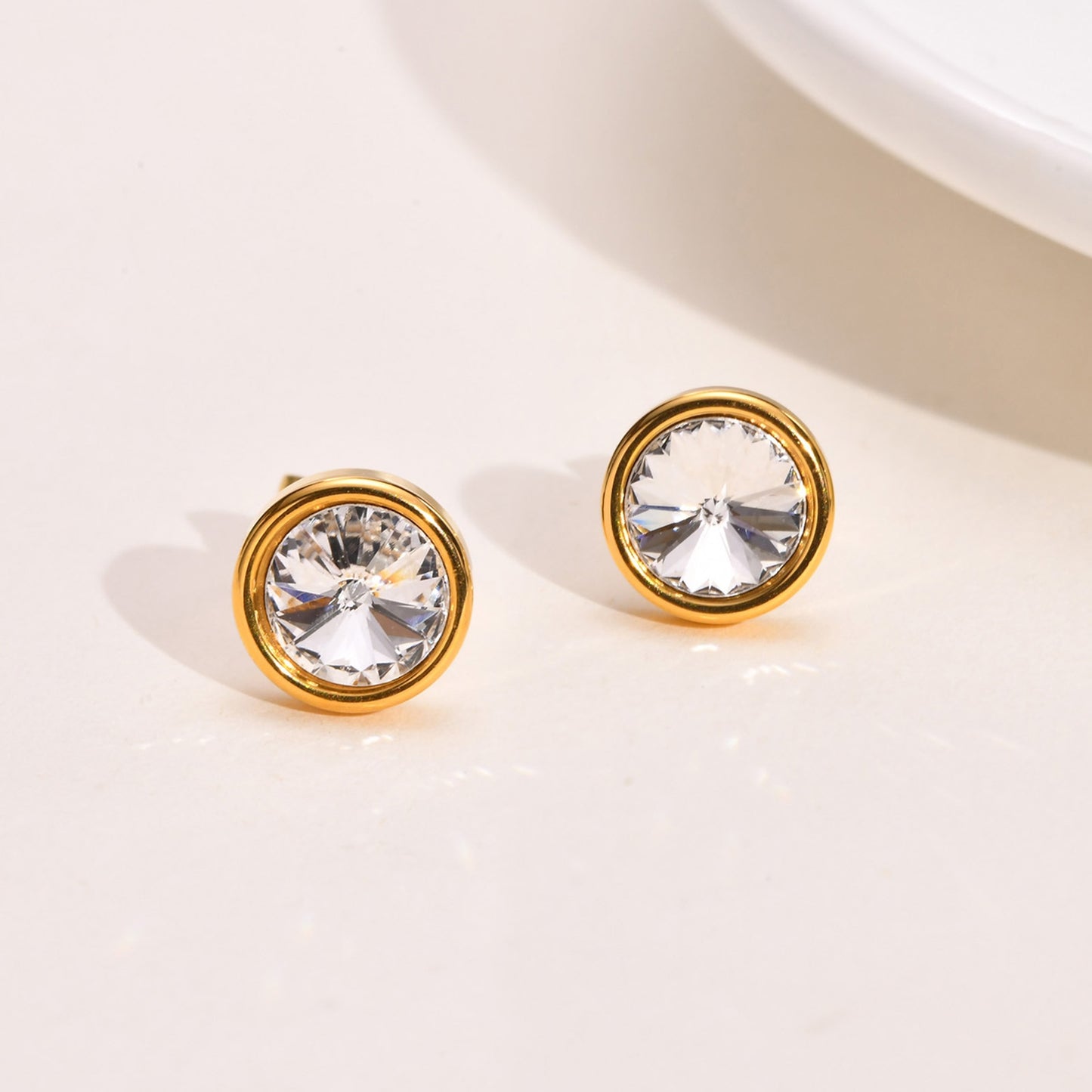 Aretes para mujeres Simple Stud Earrings for Women, Gold Plated Stainless Steel Pin with AAA CZ Stone, Unisex Basic Ear Jewelry