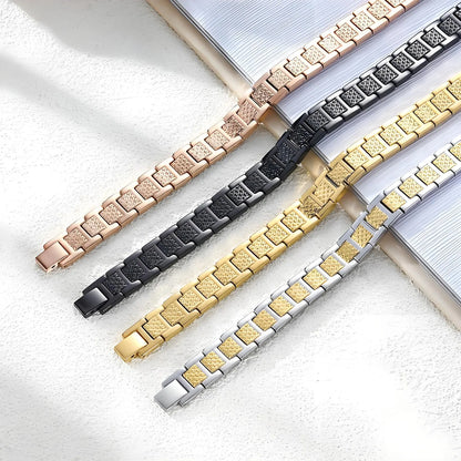 Four metallic bracelets in rose gold, black, gold, and silver on a light background. Nantlis