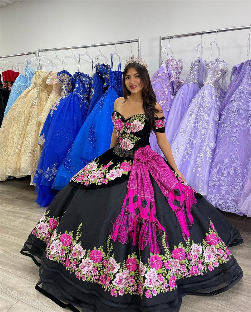 Quinceaniera Dress Traditonal Mexican Ball Gown Flower Appliques Crystals Beading Lace Vestido de 15 Años Wedding Gowns