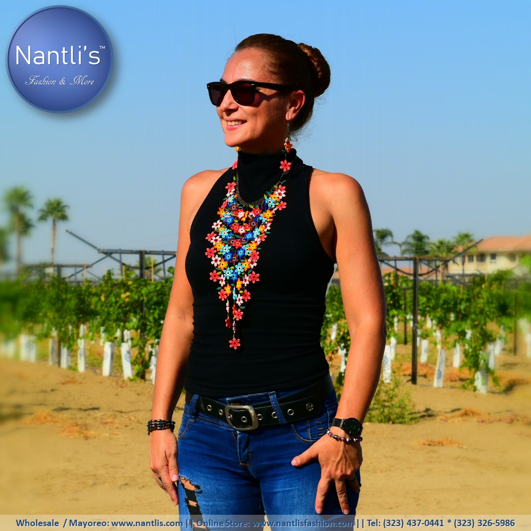 beaded jewelry necklace and earrings Collar y aretes de chaquira Nantlis